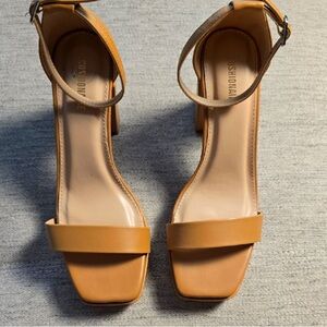 Cushionaire Tan Nude Women's Platform Sandals With Chunky Heel Sz 8